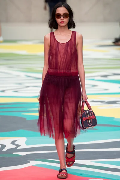 Look 10